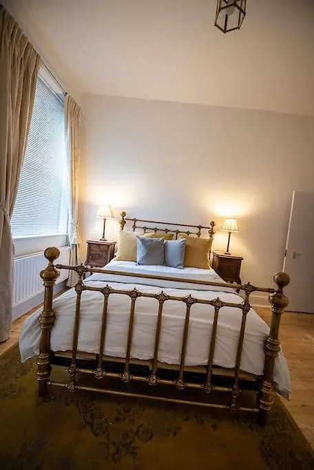 Stunning 1 Bedroom Apartment With Private Parking Harrogate
